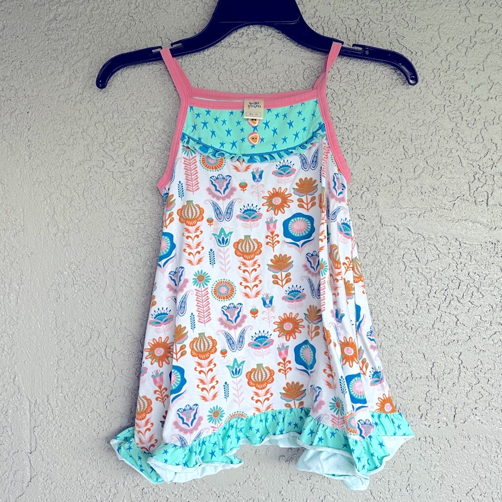 EUC Wild Flowers size 10 Floral Top